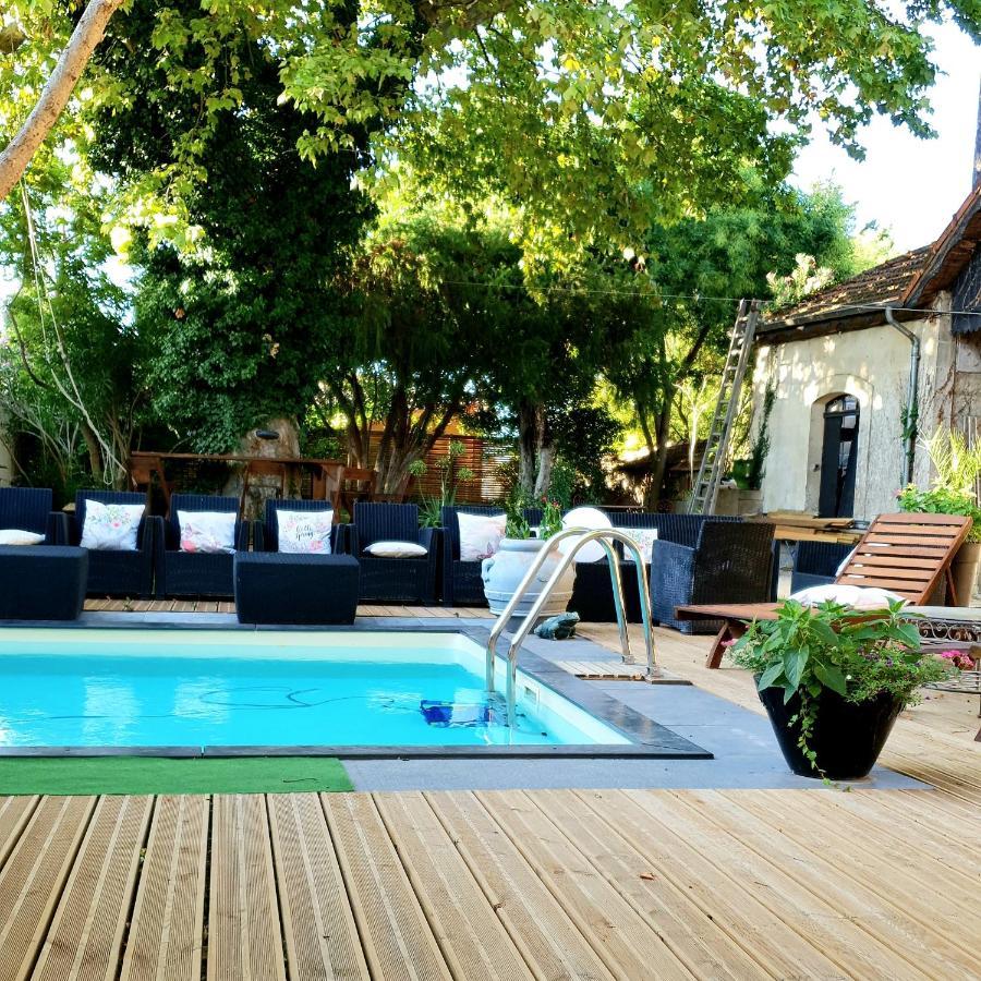Le 4 Feuilles En.Camargue Hotel Bernis Exterior photo