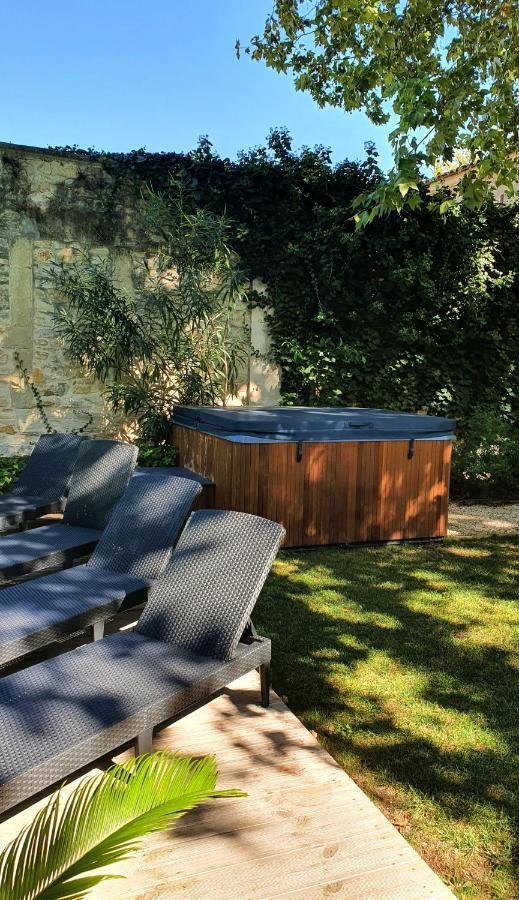 Le 4 Feuilles En.Camargue Hotel Bernis Exterior photo